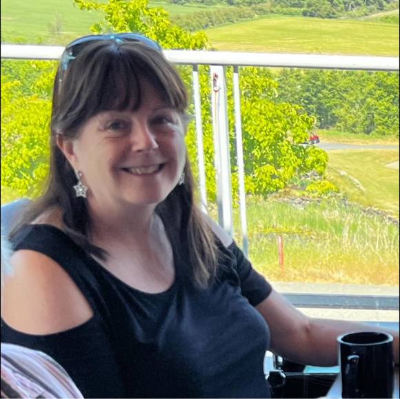 Meet your Posher, Deb - Picture 1 of 1